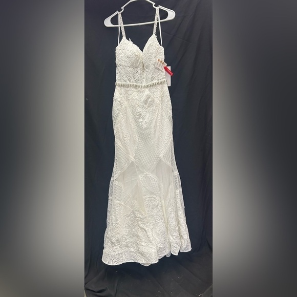 MAC DUGGAL 79082 Embroidered Sleeveless Plunge Neck Trumpet Gown - Picture 4 of 6